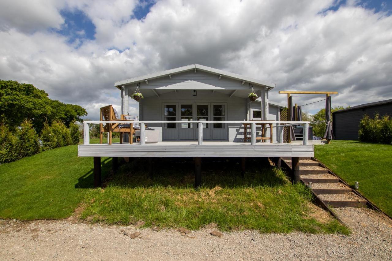 Choller Lake Lodges - Primrose Cabin With Private Hot Tub Arundel Zewnętrze zdjęcie