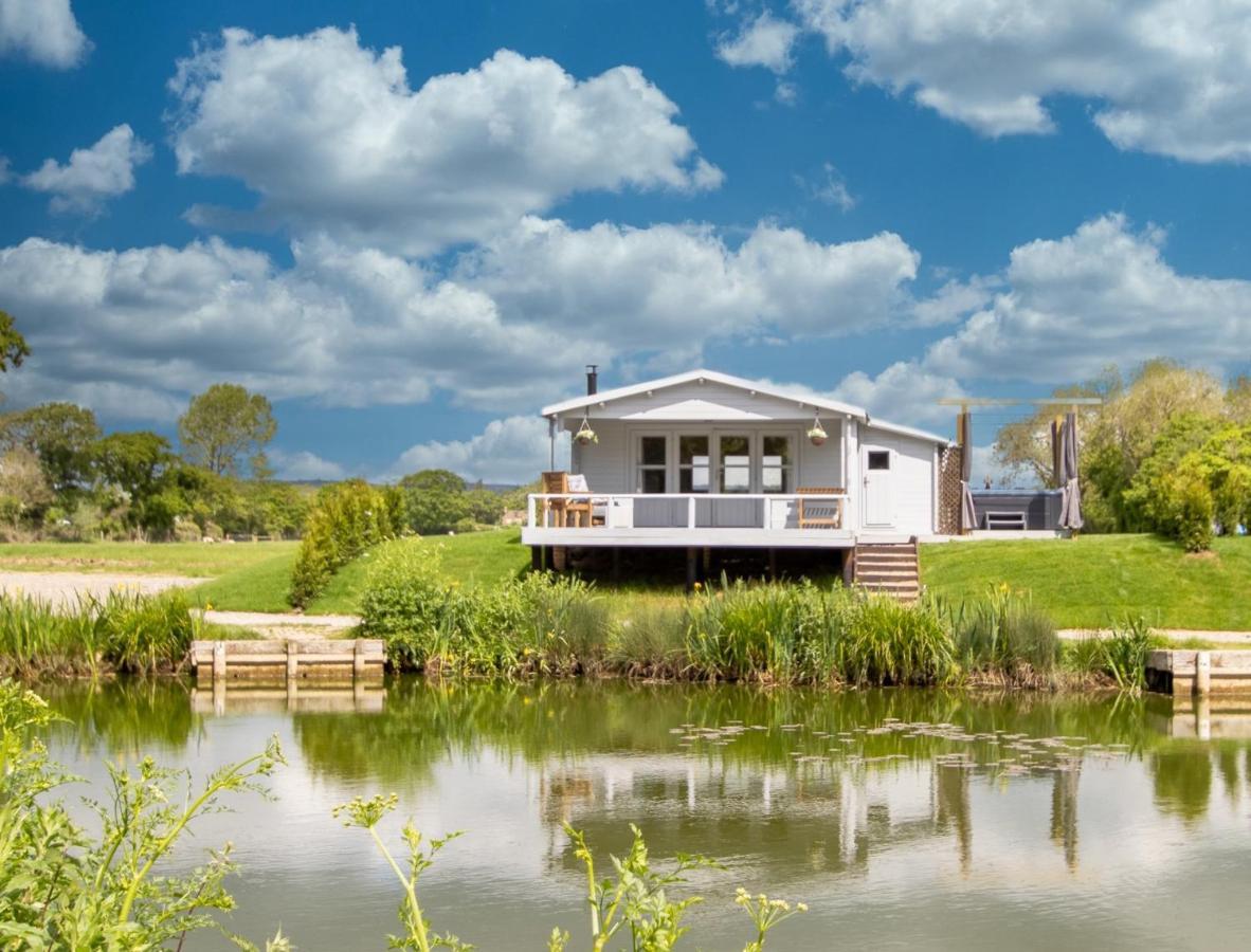 Choller Lake Lodges - Primrose Cabin With Private Hot Tub Arundel Zewnętrze zdjęcie