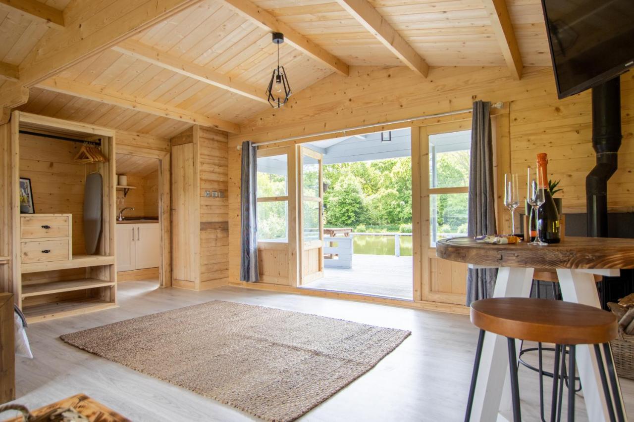 Choller Lake Lodges - Primrose Cabin With Private Hot Tub Arundel Zewnętrze zdjęcie