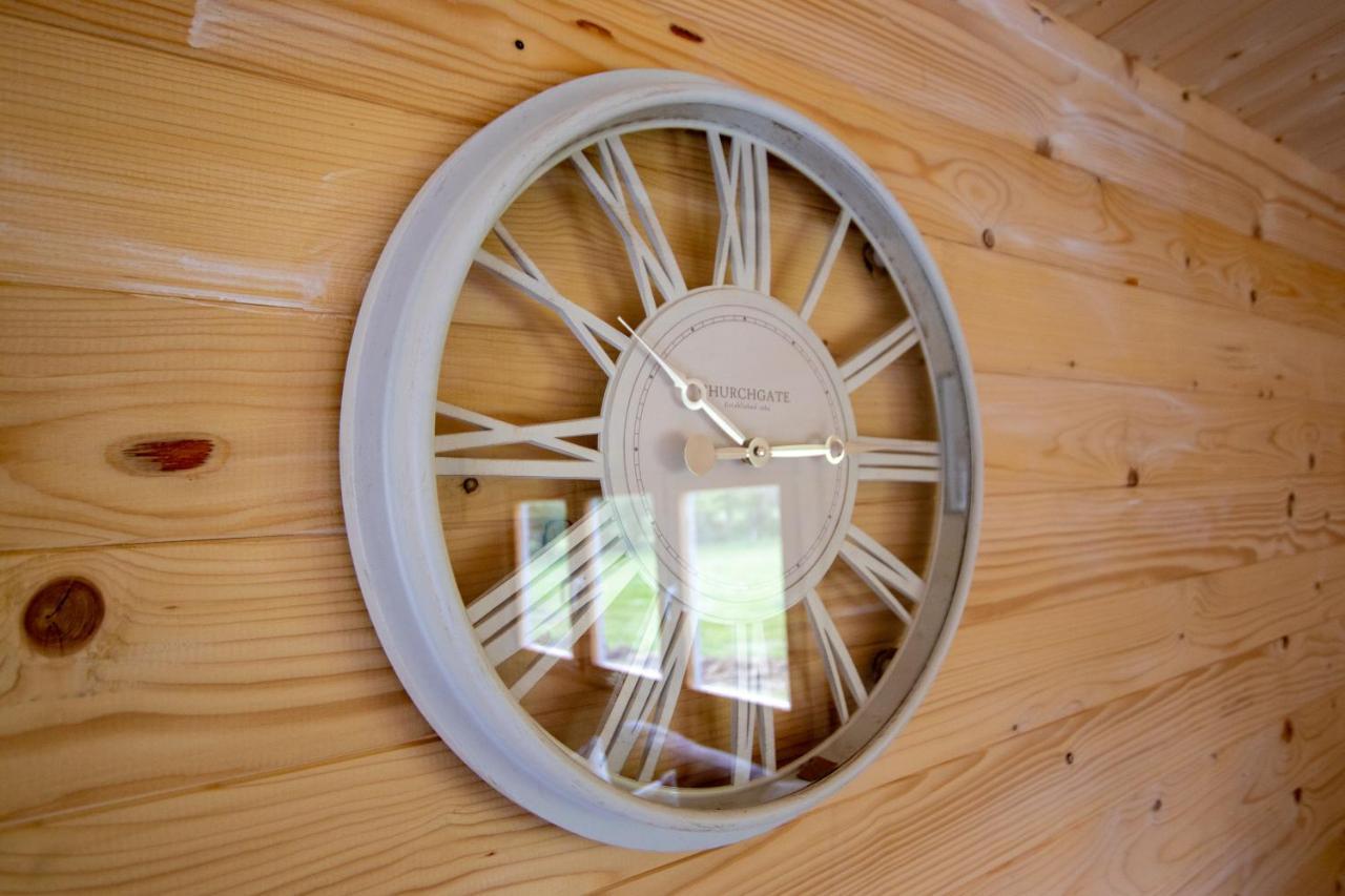 Choller Lake Lodges - Primrose Cabin With Private Hot Tub Arundel Zewnętrze zdjęcie