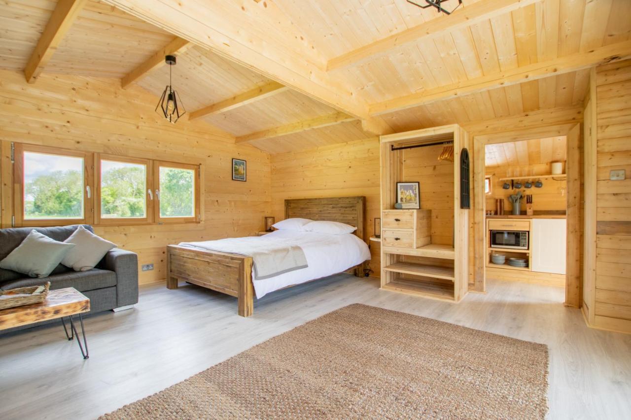 Choller Lake Lodges - Primrose Cabin With Private Hot Tub Arundel Zewnętrze zdjęcie