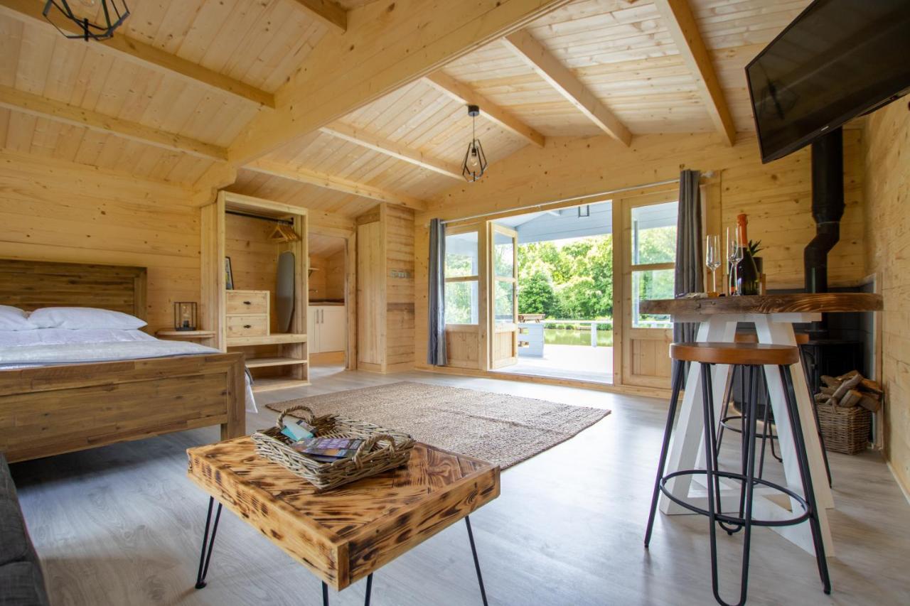 Choller Lake Lodges - Primrose Cabin With Private Hot Tub Arundel Zewnętrze zdjęcie