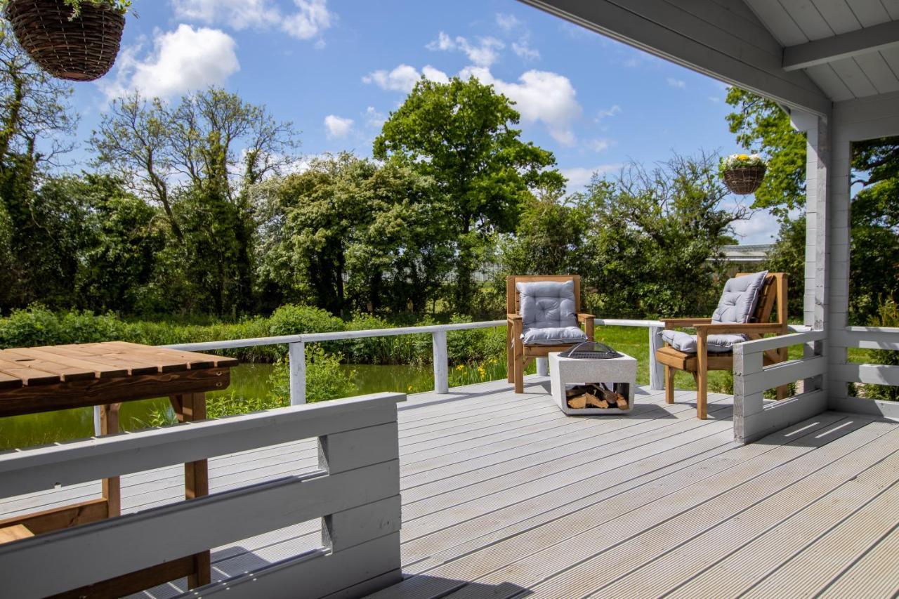 Choller Lake Lodges - Primrose Cabin With Private Hot Tub Arundel Zewnętrze zdjęcie